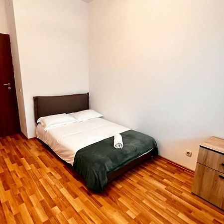 Otopeni Airport Apartment With Private Garden Zewnętrze zdjęcie