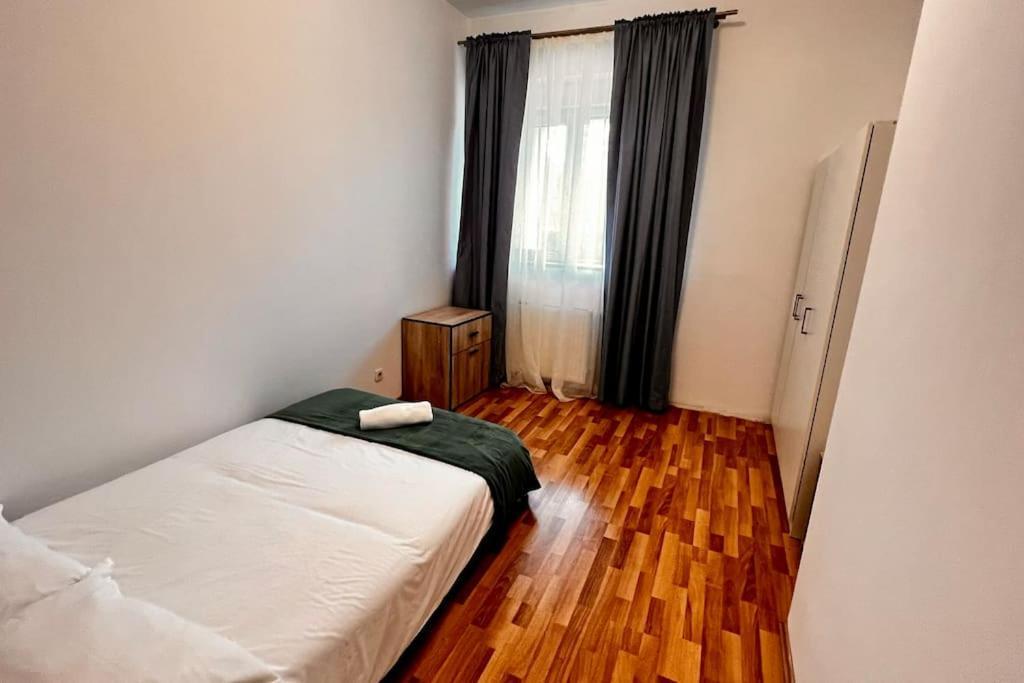Otopeni Airport Apartment With Private Garden Zewnętrze zdjęcie
