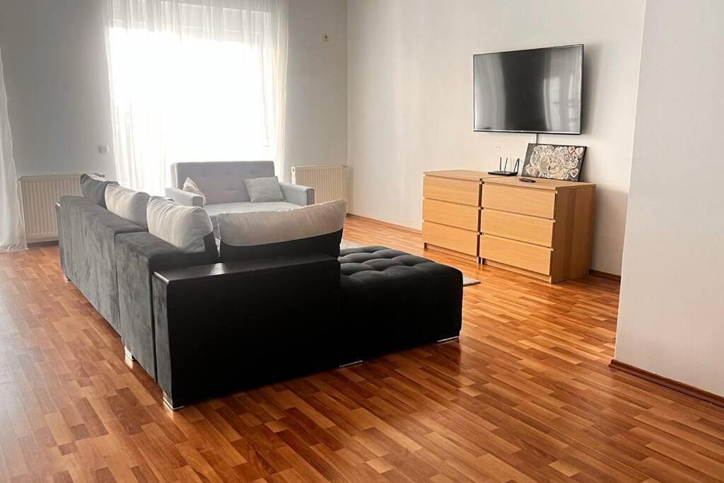 Otopeni Airport Apartment With Private Garden Zewnętrze zdjęcie