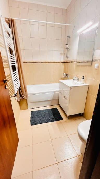 Otopeni Airport Apartment With Private Garden Zewnętrze zdjęcie