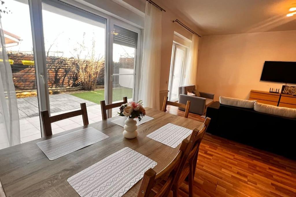 Otopeni Airport Apartment With Private Garden Zewnętrze zdjęcie