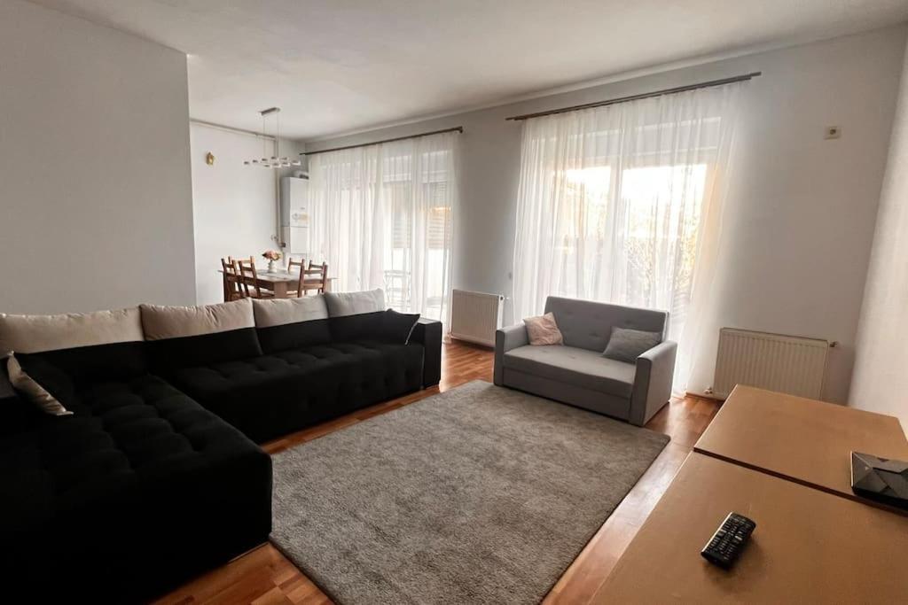 Otopeni Airport Apartment With Private Garden Zewnętrze zdjęcie
