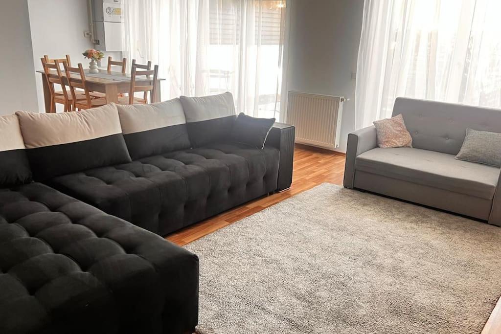 Otopeni Airport Apartment With Private Garden Zewnętrze zdjęcie