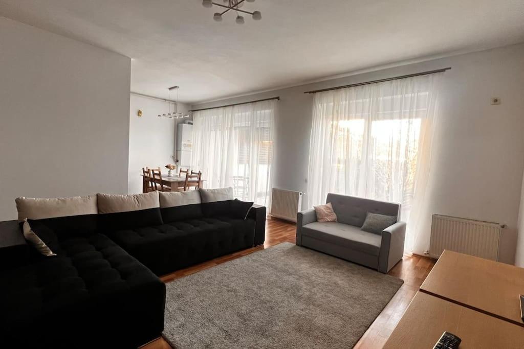 Otopeni Airport Apartment With Private Garden Zewnętrze zdjęcie