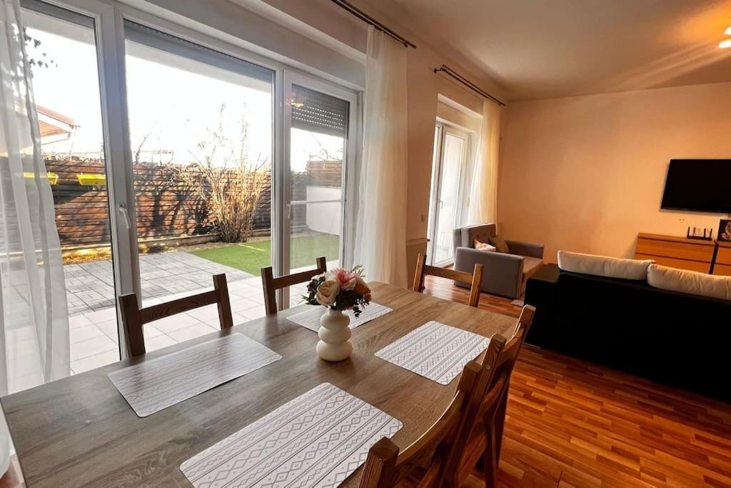Otopeni Airport Apartment With Private Garden Zewnętrze zdjęcie