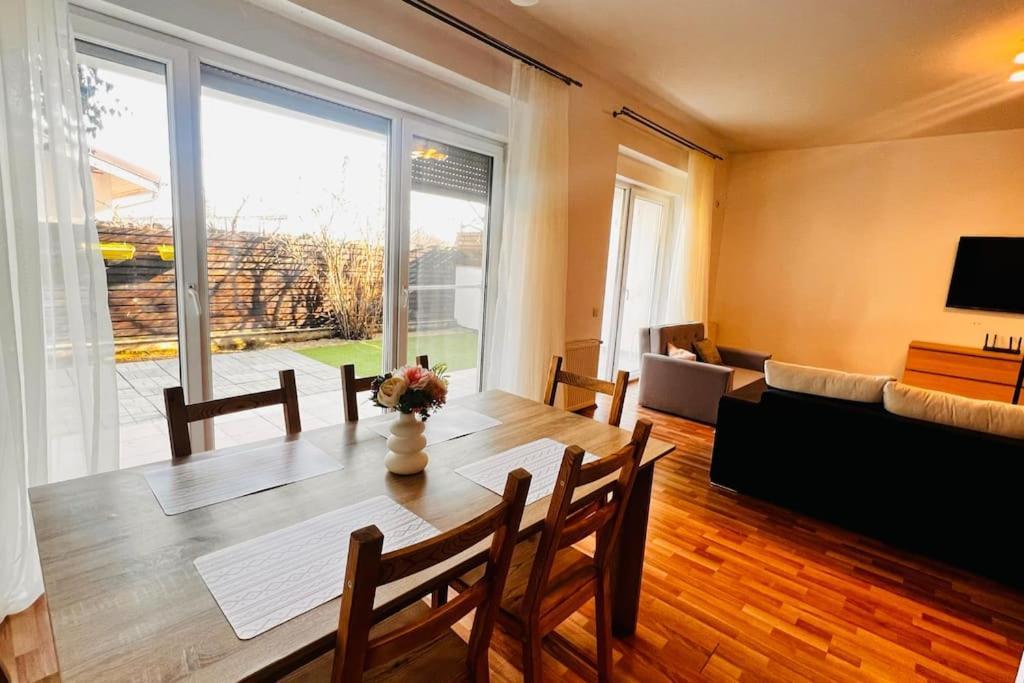 Otopeni Airport Apartment With Private Garden Zewnętrze zdjęcie